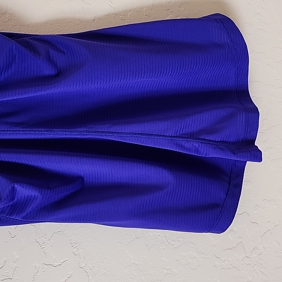 Old Navy Active Top Size: XS - Picture 10 of 16